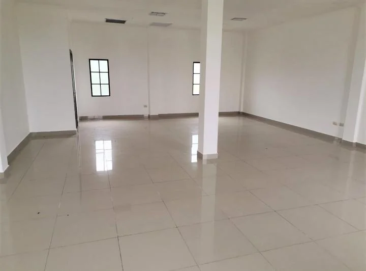 Oficina de Venta en Plaza Sambocity, de Estreno, 73 m², Guayas — imagen 1