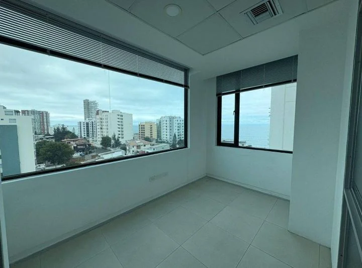 Oficina Comercial de Venta en Manta Zona Centro G/z, Manabí — imagen 1