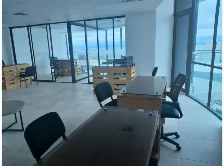 Oficina de Venta en Manta Zona Centro, Manabí — imagen 1
