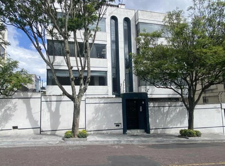 Venta de Departamento de Tres Dorm., Sector Los Álamos, Solca, Norte de Quito — imagen 1
