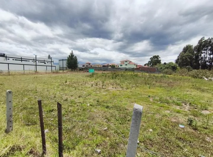 Ira Renta Terreno Comercial 1.400 m² San Rafael Valle de Los Chillos — imagen 1