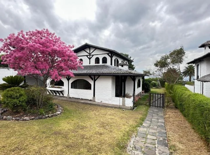 Casa Rústica en Venta – San Juan | Amplios Jardines — imagen 1