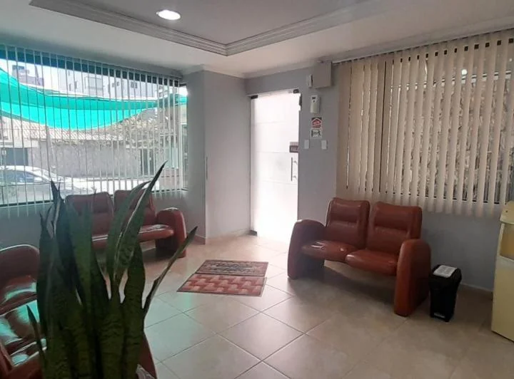 Oficina en Venta en El Sector del Quicentro, Calle Zurriago Ideal Para Consultorio Medico. Provincia de Pichincha — imagen 1