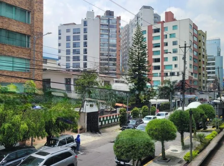 Vendo Oficina 60 m², Vista Frontal Cerca Parque La Carolina. Provincia de Pichincha — imagen 1