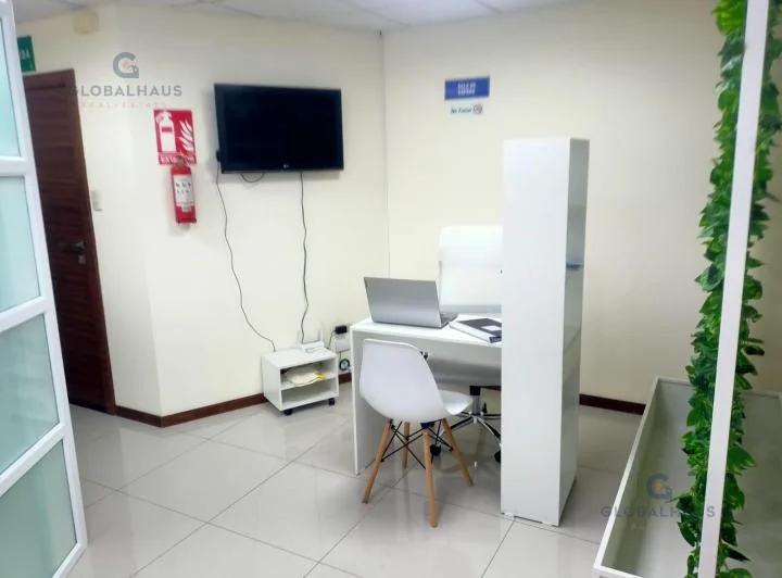 Venta de Oficina en Acuarela del Río - Edf. Business Plaza - Gi. P, Guayas — imagen 1