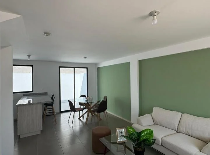 Venta Oportunidad Casa de 3 Dorm. a Estrenar Mitad del Mundo - Quito — imagen 1