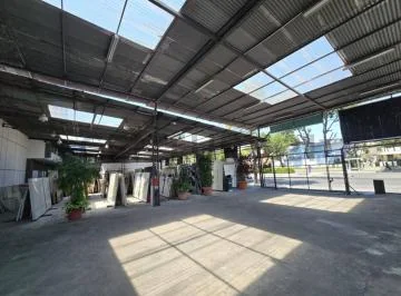 Venta de Local Comercial con Patio de Exhibición en Urdesa, Guayas — imagen 5