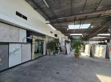 Venta de Local Comercial con Patio de Exhibición en Urdesa, Guayas — imagen 4