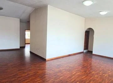 Casa Comercial en América y Vozandes — imagen 2