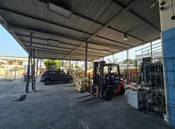 Venta de Local Comercial con Bodega Tipo Galpón en Urdesa, Guayas — imagen 3