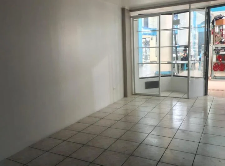 Local en Venta, Pedro Carbo y Diez de Agosto, Cc Paseo del Parque Pb, Elic, Guayas — imagen 1