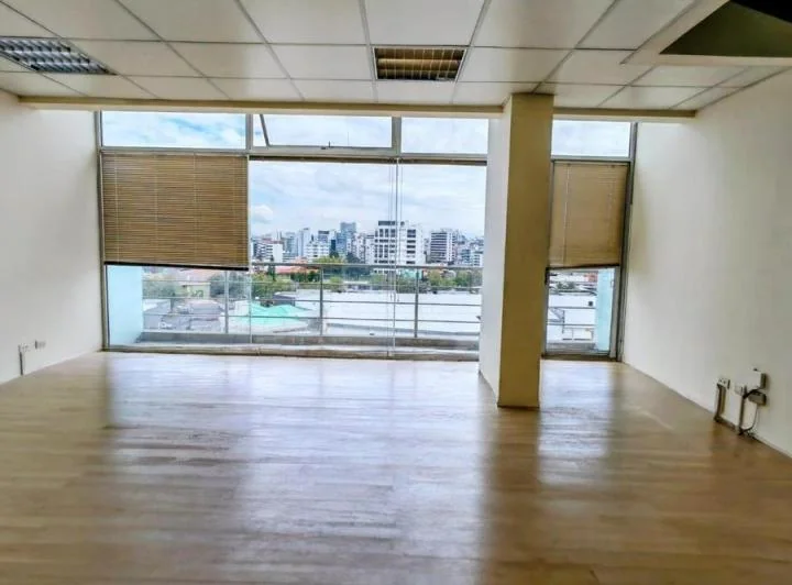 Oficina de Venta Edificio Corporativo en El Estratégico Sector Multicentro. Provincia de Pichincha — imagen 1