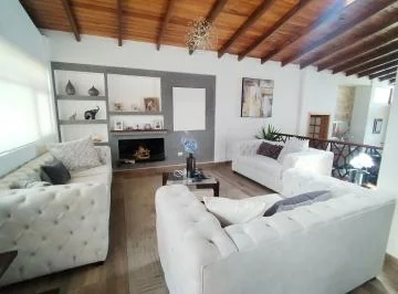 Puembo Casa con Piscina en Venta Dentro de Urbanización — imagen 5