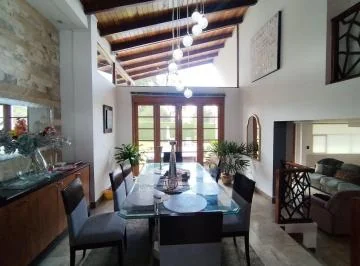 Puembo Casa con Piscina en Venta Dentro de Urbanización — imagen 4