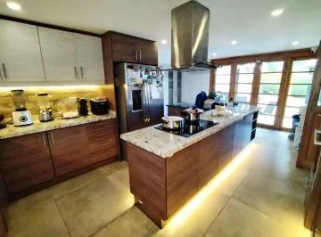 Puembo Casa con Piscina en Venta Dentro de Urbanización — imagen 3
