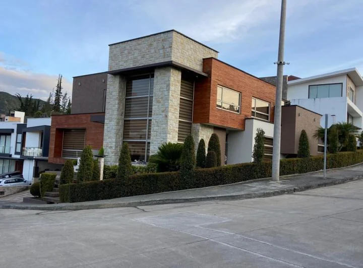 Casa de Lujo, con Piscina, Challuabamba, Azuay — imagen 1