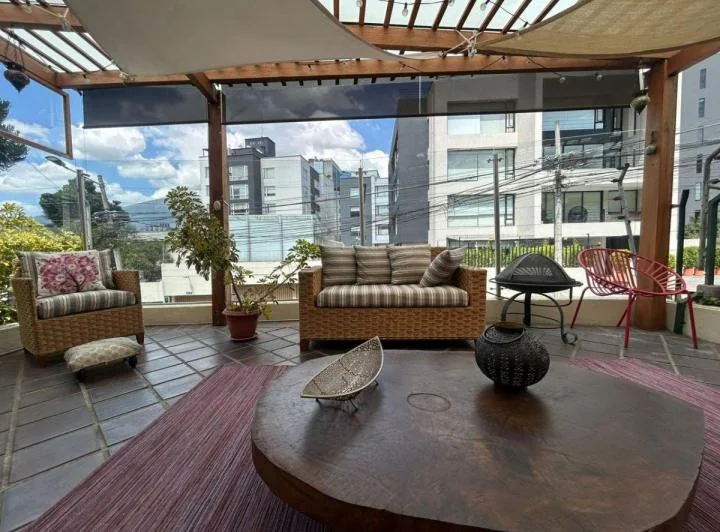 Vendo Casa Remodelada Esquinera en Bellavista — imagen 1