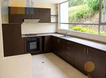 Casa Esquinera de Venta en Nayón: Seguridad, Luz Natural y Tranquilidad Familiar — imagen 4