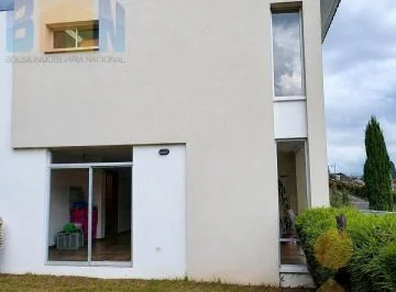 Casa Esquinera de Venta en Nayón: Seguridad, Luz Natural y Tranquilidad Familiar — imagen 3