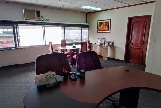 Venta de Oficina en Av 9 de Octubre: Ideal Para Remodelar, Guayas — imagen 1