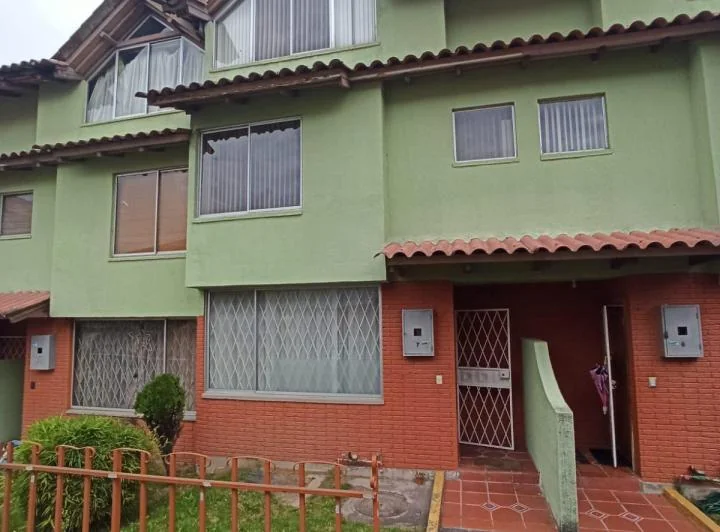 Casa - La Kennedy — imagen 1