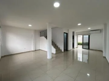 Se Vende o Se Alquila Casa Esquinera en Urb. Napoli con Jacuzzi, Guayas — imagen 4