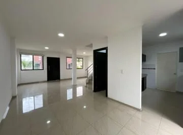Se Vende o Se Alquila Casa Esquinera en Urb. Napoli con Jacuzzi, Guayas — imagen 3