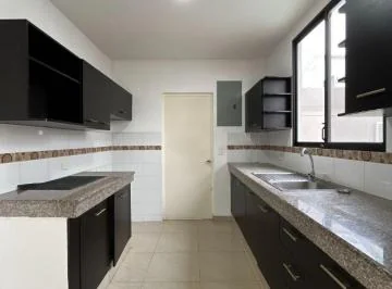 Se Vende o Se Alquila Casa Esquinera en Urb. Napoli con Jacuzzi, Guayas — imagen 2