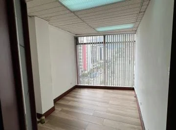 Se Vende Oficina en Av Colón — imagen 4