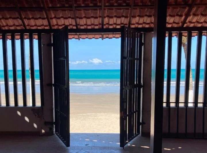 Vendo Local Comercial a Filo de Playa Sector Club del Pacifico/tonsupa — imagen 1