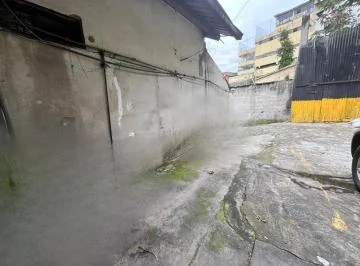 Venta Local en Quito Sector Playón de La Marín Frente Av Principal Pichinch — imagen 2