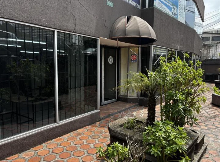 Vendo Local Comercial Frente a Asamblea Precio Especial Renovado — imagen 1