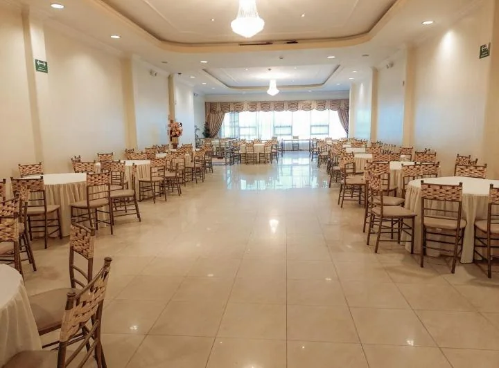 Casa y Local Comercial en Venta en Tungurahua y Colon Vanro, Guayas — imagen 1