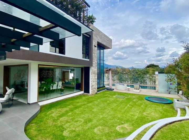 C/ Hilacril, Casa de 944 m² en Venta, de Oportunidad — imagen 1