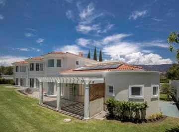 Cumbayá 2000 m² Casa en Venta 5 Habitaciones con Piscina — imagen 5