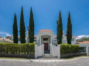 Cumbayá 2000 m² Casa en Venta 5 Habitaciones con Piscina — imagen 2