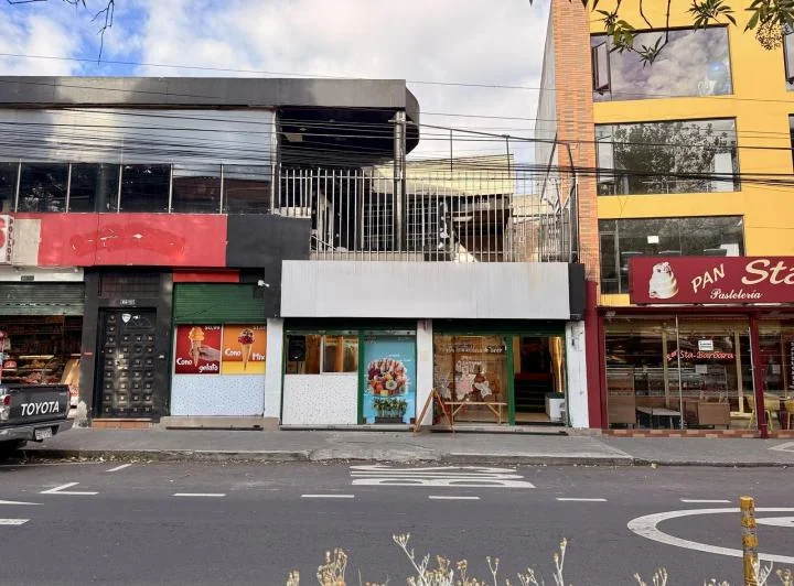 Vendo Heladería en La Av Real Audiencia (Norte Quito) — imagen 1