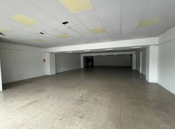 De Oportunidad Se Vende Amplio Terreno con Locales Comerciales en Guayaquil, Guayas — imagen 1