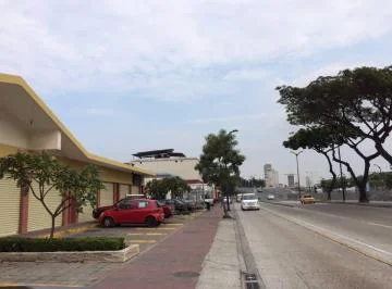 De Oportunidad Se Vende Amplio Terreno con Locales Comerciales en Guayaquil, Guayas — imagen 2