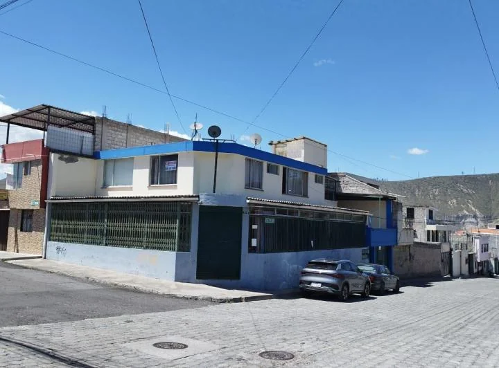 Local Comercial de 380 m² con 3 Habitaciones en Venta en Mitad del Mundo — imagen 1