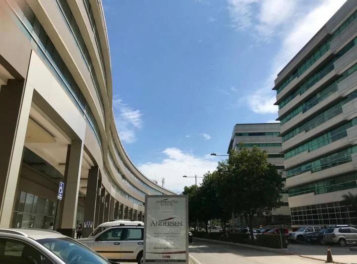 Parque Empresarial Colon. Oficina en Venta Excelente Precio Amoblada, Guayas — imagen 1