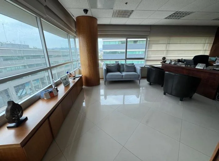 Oficina en Venta 247 m² - Parque Empresarial Colón - Guayaquil, Guayas — imagen 1