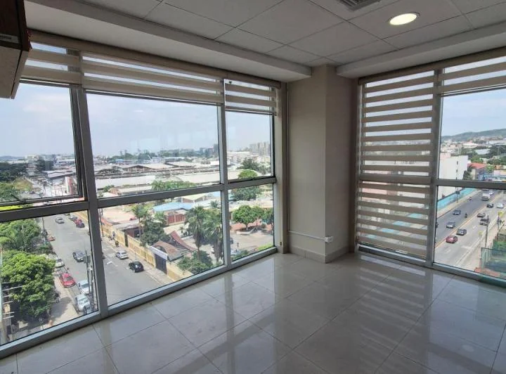 Ùnica Oficina Grande Esquinera en Venta en City Office, Guayas — imagen 1