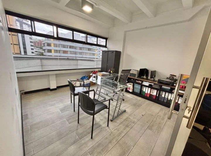 Vendo! Renovada Oficina Edificio Forum — imagen 1