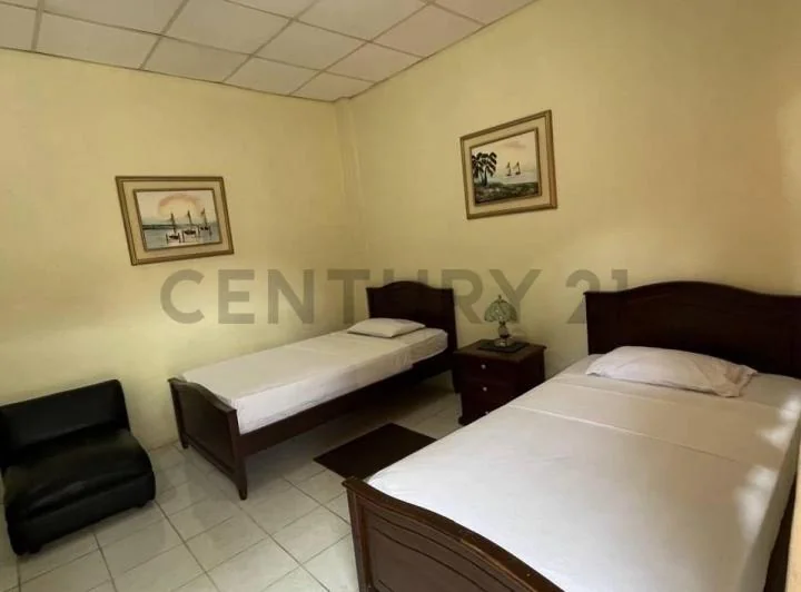 Oportunidad de Inversión - Vendo Hotel y Centro Comercial en Puerto López, Manabí — imagen 1