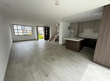 Venta Casa 4 Dorm. Dos Parqueaderos y Terraza Conocoto Valle de Los Chillos — imagen 5