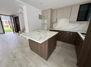 Venta Casa 4 Dorm. Dos Parqueaderos y Terraza Conocoto Valle de Los Chillos — imagen 3