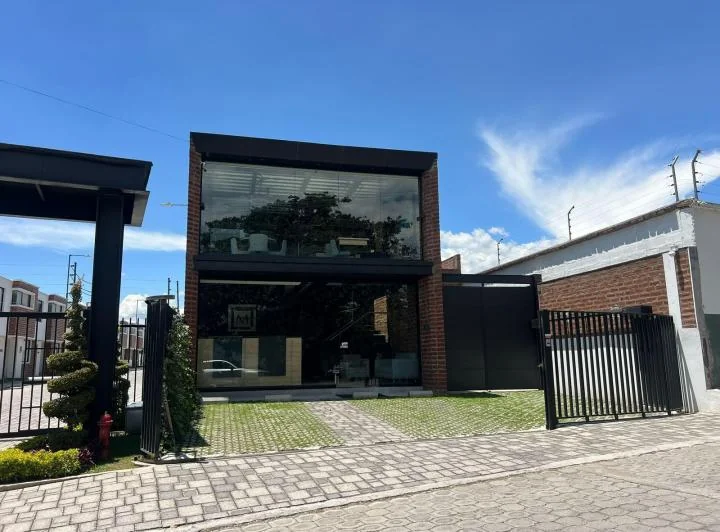 Mv - Sector Puembo en Venta Local Comercial en Excelente Ubicación — imagen 1