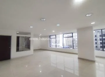 Amplia Oficina en Iñaquito 149 m² | Iluminada, con Parqueaderos y Bodega — imagen 5