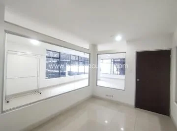 Amplia Oficina en Iñaquito 149 m² | Iluminada, con Parqueaderos y Bodega — imagen 3